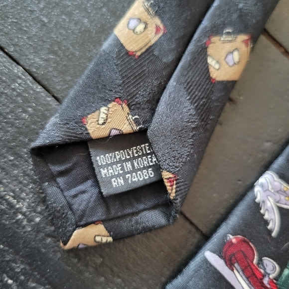 Mickey Unlimited Men's Tie Black Suitcases Donald Duck Movin' Mouse Cartoon - Picture 3 of 4